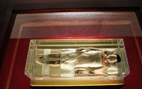 辛追夫人刚出土视频,千年古墓惊现神秘面纱